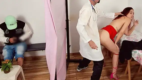 esposa vai ao medico e corno fica na sala de espera 1733440975